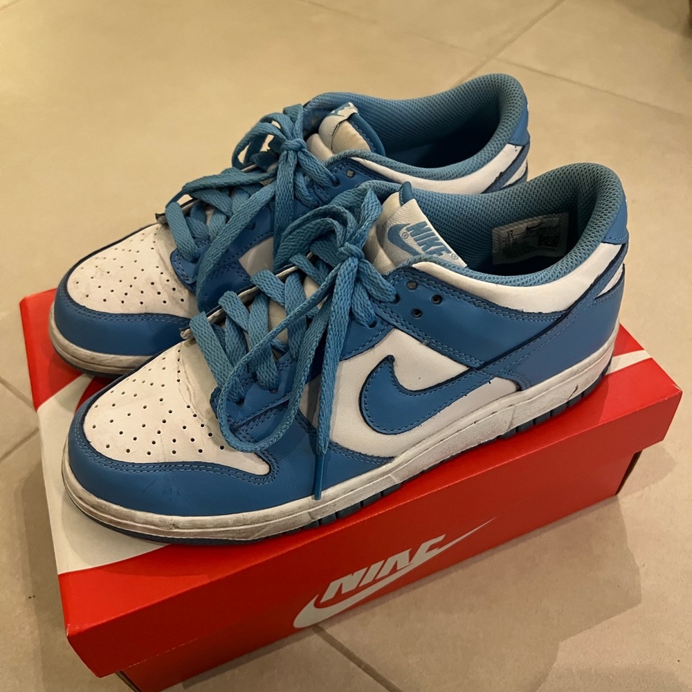 Nike dunk low university blue